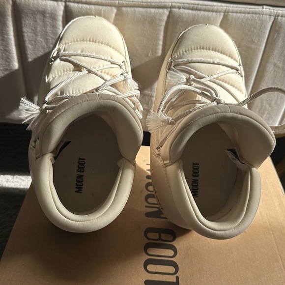 Boots - Picture 7 of 8